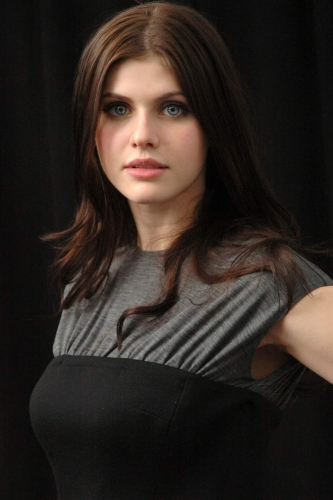 Alexandra-Daddario-105