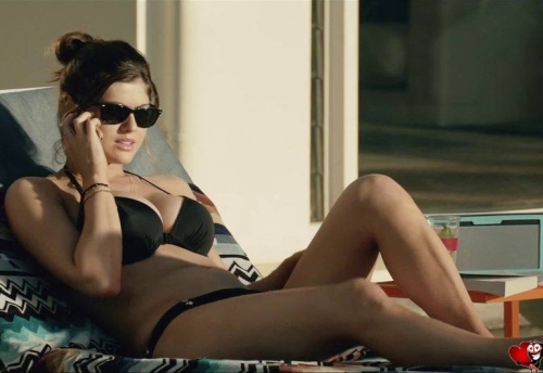 Alexandra-Daddario-117