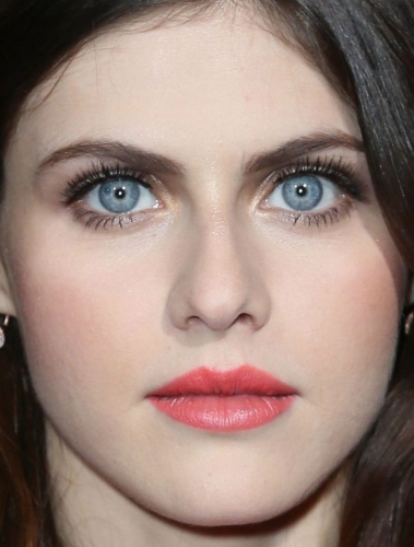 Alexandra-Daddario-127