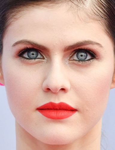 Alexandra-Daddario-128