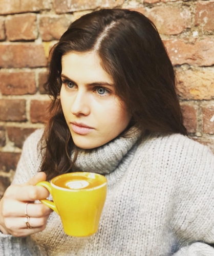Alexandra-Daddario-142