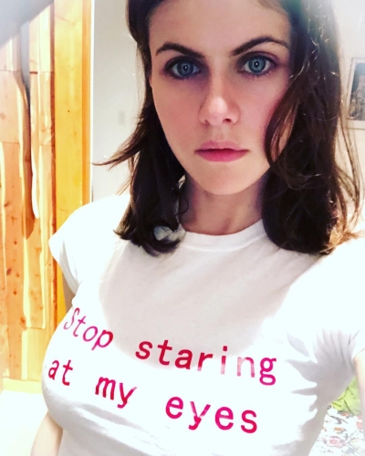 Alexandra-Daddario-143