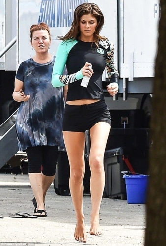 Alexandra-Daddario-15