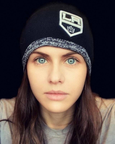 Alexandra-Daddario-32