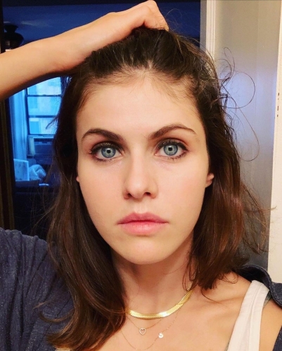 Alexandra-Daddario-33