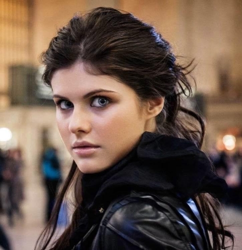 Alexandra-Daddario-36