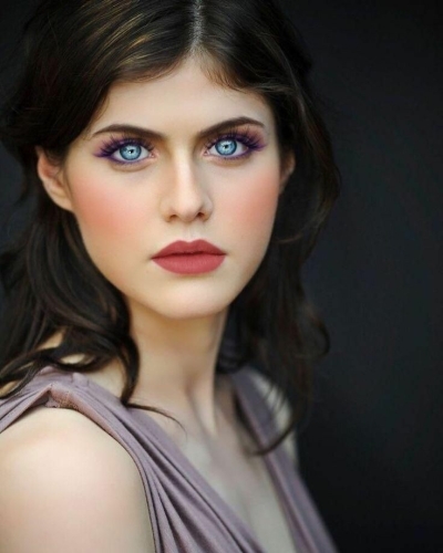 Alexandra-Daddario-44
