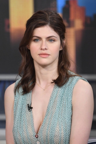 Alexandra-Daddario-49