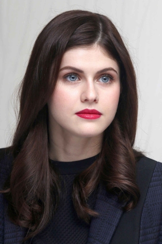 Alexandra-Daddario-50