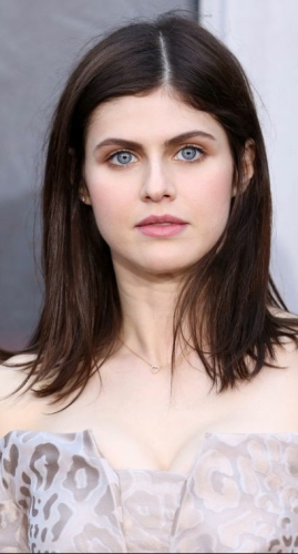 Alexandra-Daddario-53