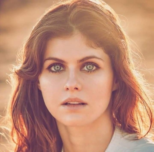 Alexandra-Daddario-76