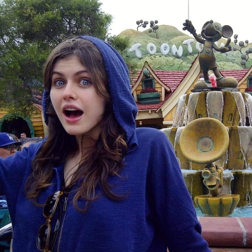 Alexandra-Daddario-88