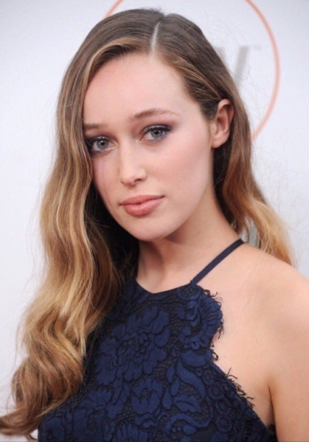 Alicia-Debnam-Carey-3