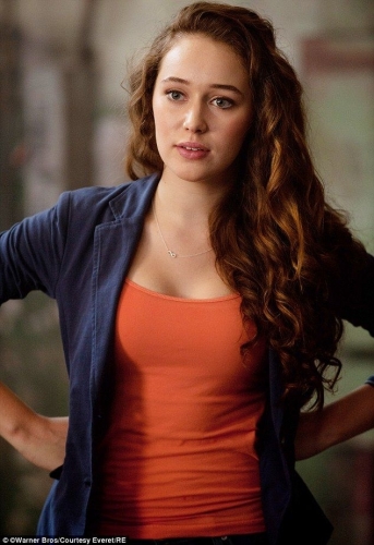 Alicia-Debnam-Carey-4