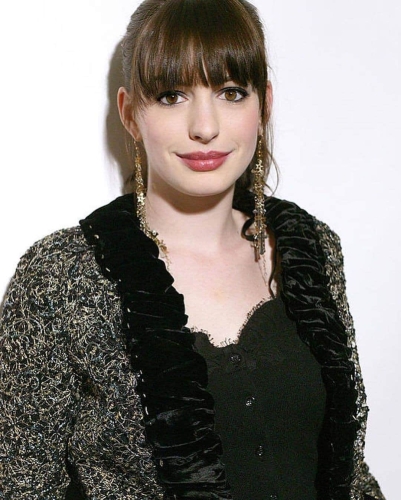 Anne-Hathaway-15