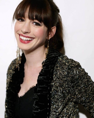 Anne-Hathaway-17