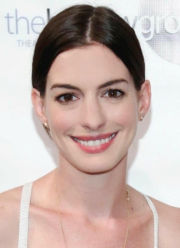 Anne-Hathaway