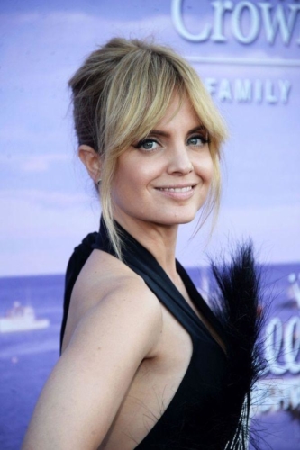 Asi-esta-hoy-Mena-Suvari-la-actriz-que-protagonizo-la-escena-mas-famosa-de- Belleza-americana 