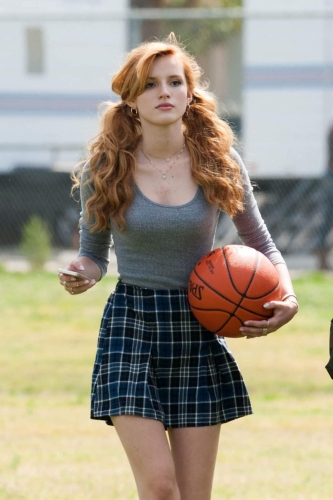 Bella-Thorne-17