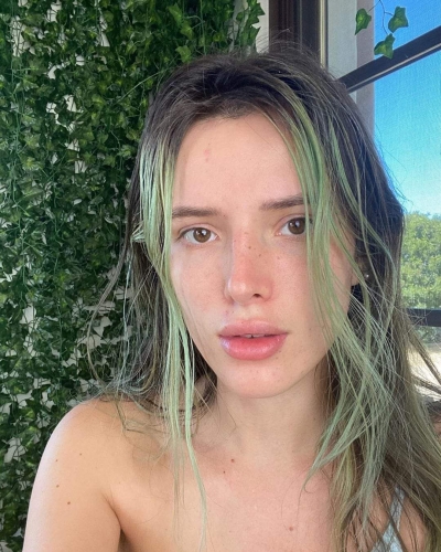 Bella-Thorne-23