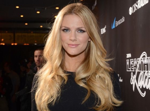 Brooklyn-Decker- Peed-Her-Pants -After-Seeing-Chrissy-Teigen-E-Online