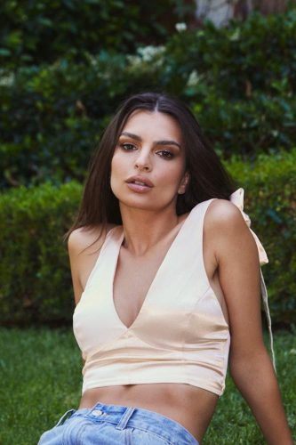 Emily-Ratajkowski-23