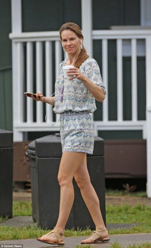 Hilary-Swank-enjoys-walk-with-mystery-man-in-Hawaii