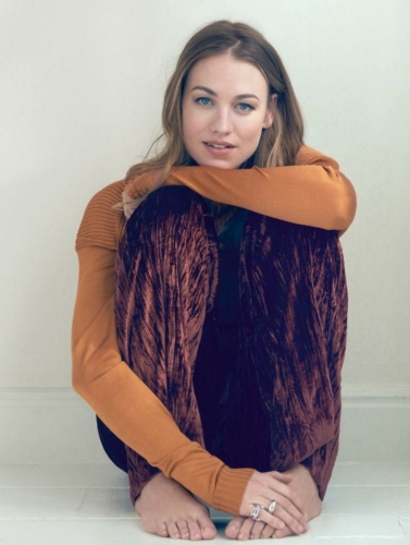 Kerry-Hallihan-for-ELLE-Australia-with-Yvonne-Strahovski