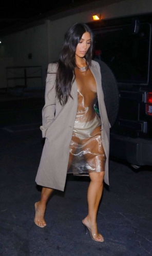 Kim-Kardashian-Dinner-in-Calabasas-2