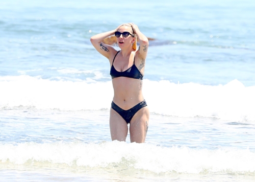 Lady-Gaga-Hot-Sexy-Bikini-30-Photos-15