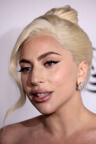 Lady-Gaga-Makes-a-Grand-Entrance (1)