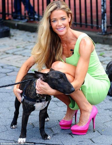 Lean-Denise-Richards-displays-her-muscular-calves-in-lime-green-dress