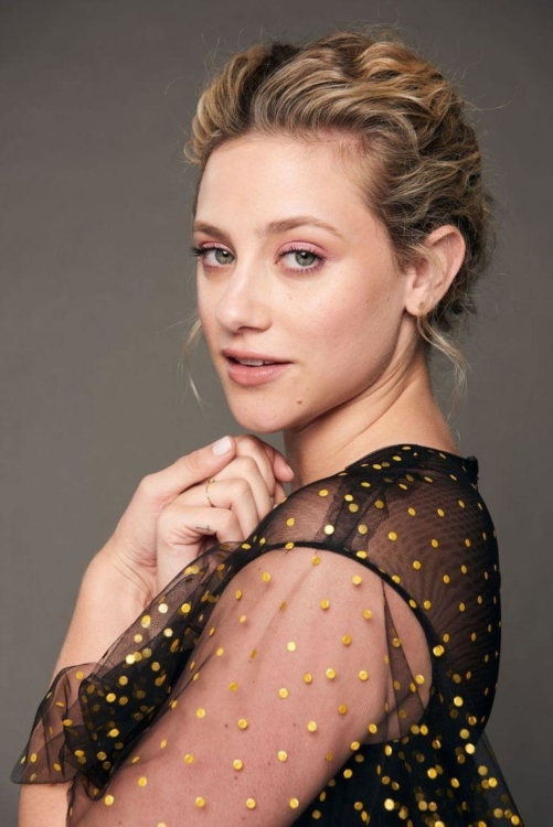 Lili-Reinhart-–-2019-TIFF-Portraits