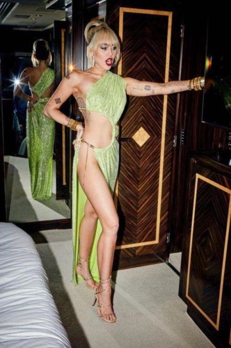 Miley-Cyruss-Mesh-Chain-Link-Set-Was-Just-One-of-the-Many-Fabulous-Outfits-in-Her-NYE-Special