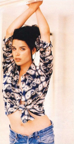 Neve-Campbell-7