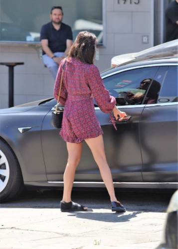 Nina-Dobrev-20