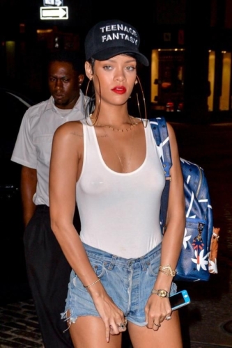 Rihanna-4