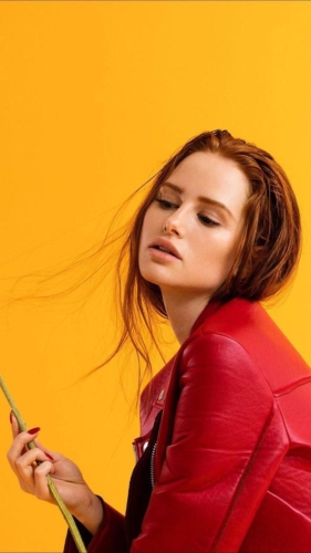 Riverdale -Star-Madelaine-Petsch-2