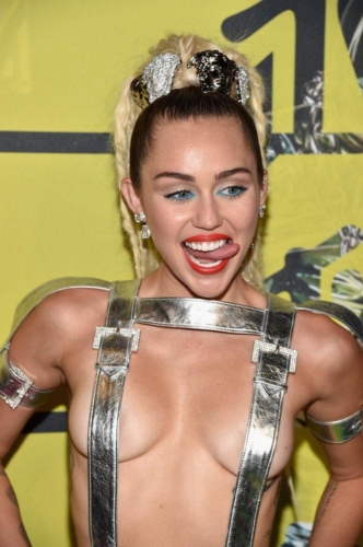 See-All-the-Photos-From-Mileys-Weird-Wild-Night-at-the-VMAs