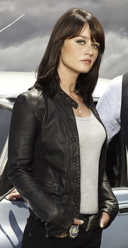 Teresa-Lisbon-Robin-Tunney 