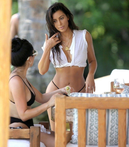 kim-kardashian-see-through-candids-in-punta-mita 8