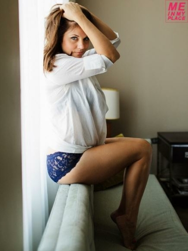 tiffani-thiessen-shows-her-sexy-side-for-me-in-my-place-06-435x580