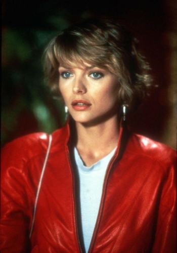 young-michelle-pfeiffer-3